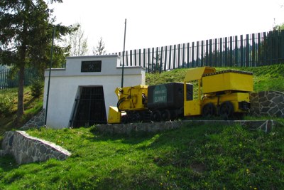 Banský portál štôlne pri Obecnom úrade Banský portál štôlne pri Obecnom úrade